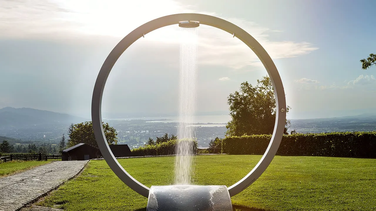 oona circle Regendusche im Garten mit Blick auf den Bodensee